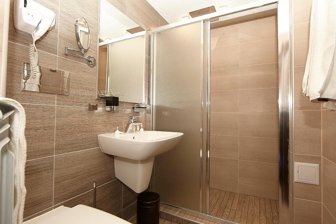 דוברינישטה Family Hotel Makedonska Kruchma מראה חיצוני תמונה